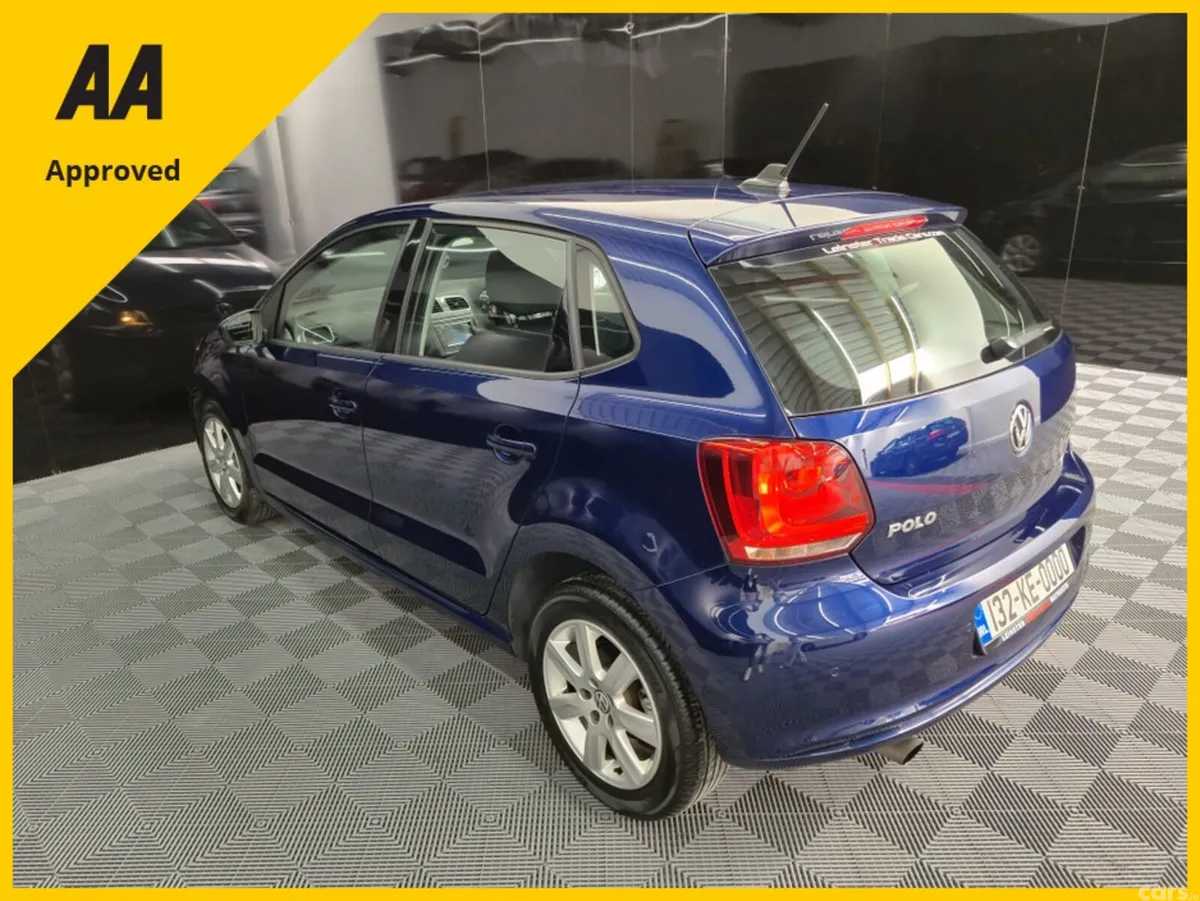 Volkswagen Polo Hatchback, Petrol, 2013, Blue