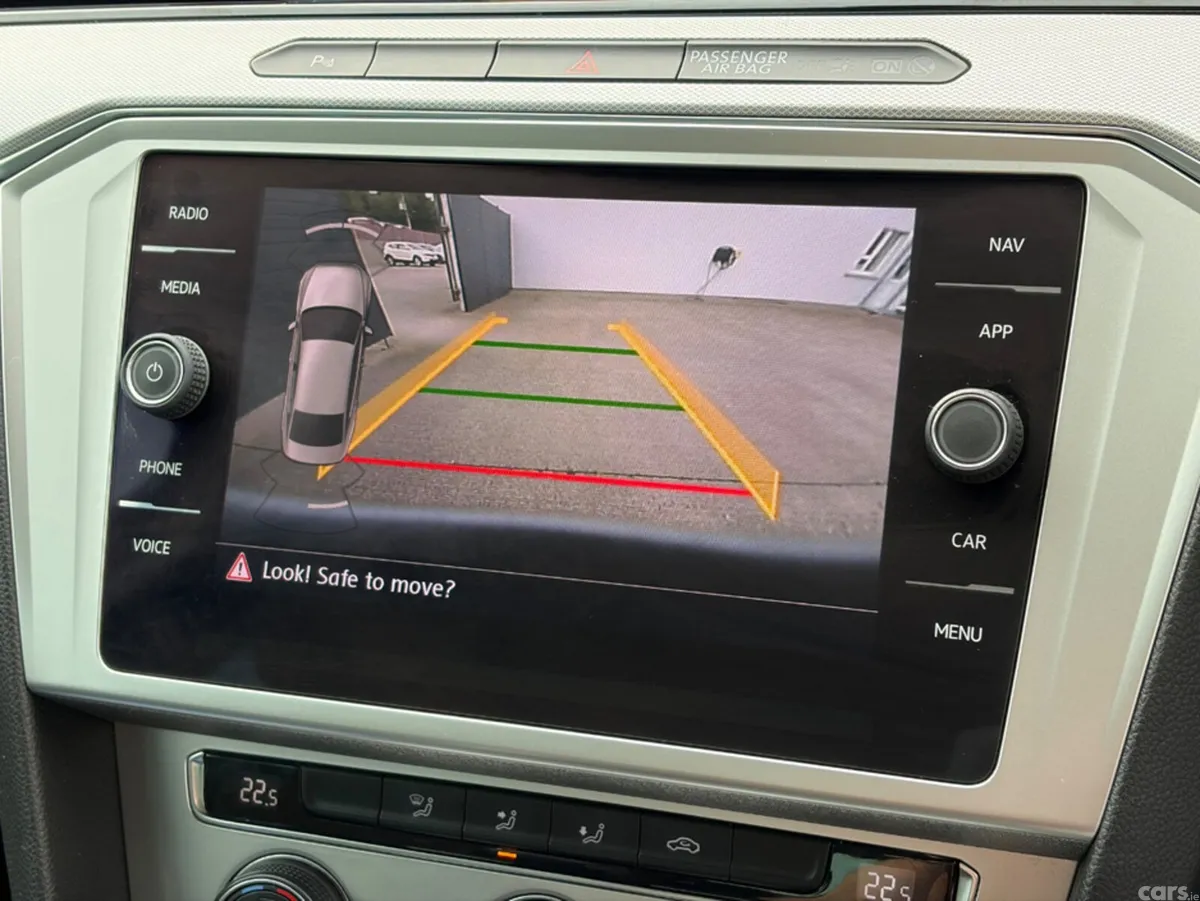 Volkswagen Passat Saloon, Diesel, 2019, Grey