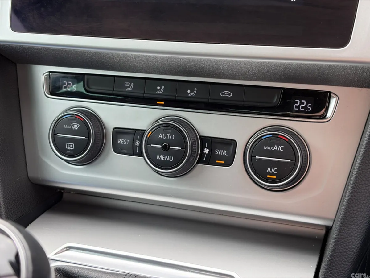 Volkswagen Passat Saloon, Diesel, 2019, Grey