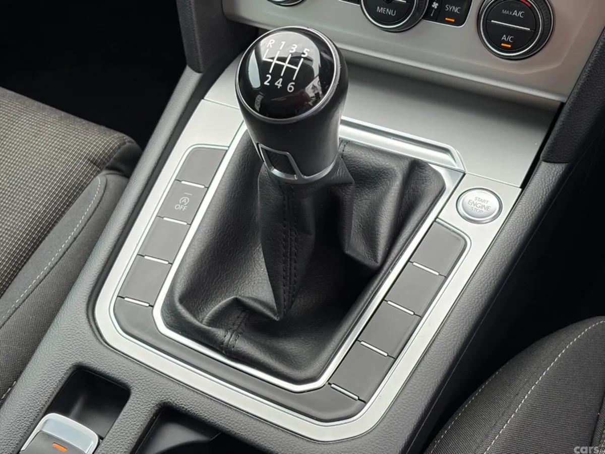Volkswagen Passat Saloon, Diesel, 2019, Grey