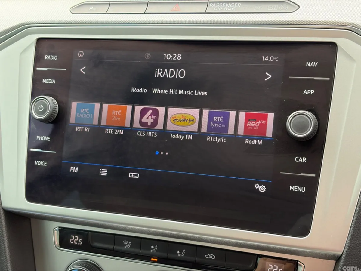 Volkswagen Passat Saloon, Diesel, 2019, Grey
