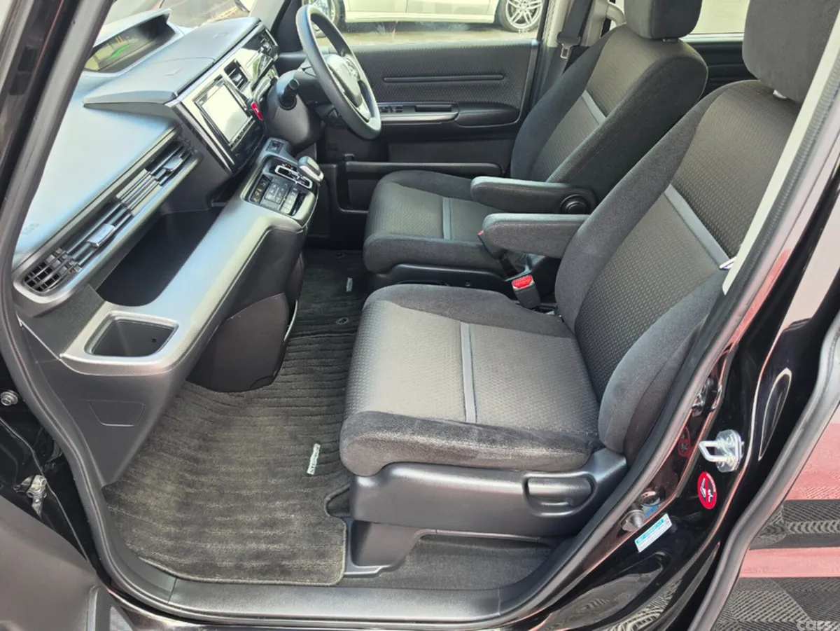 Honda Stepwagon MPV, Petrol Hybrid, 2017, Black