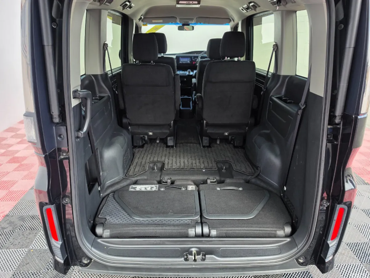 Honda Stepwagon MPV, Petrol Hybrid, 2017, Black