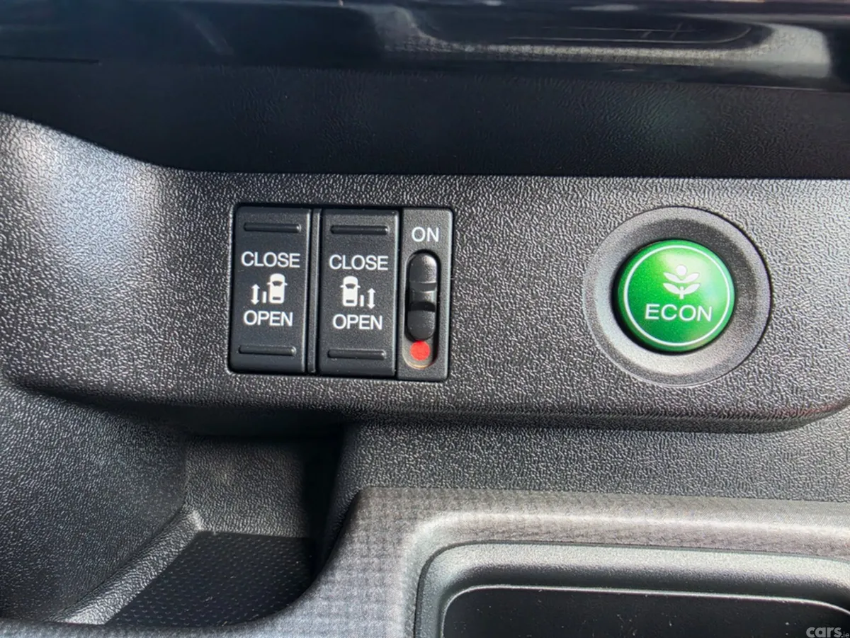 Honda Stepwagon MPV, Petrol Hybrid, 2017, Black