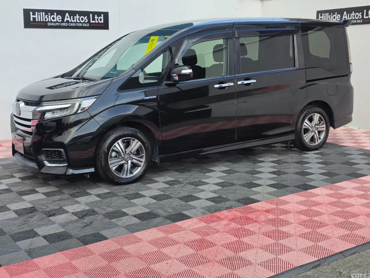 Honda Stepwagon MPV, Petrol Hybrid, 2017, Black