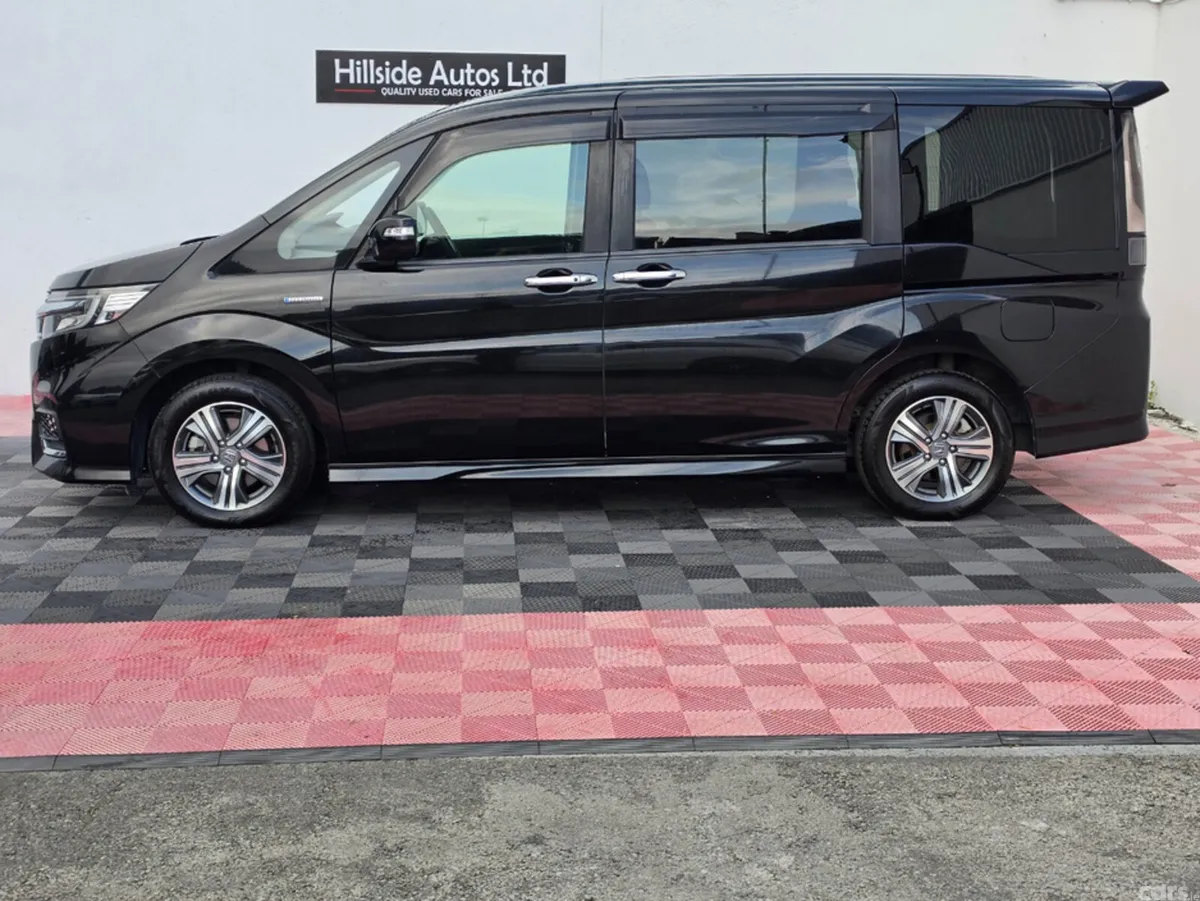 Honda Stepwagon MPV, Petrol Hybrid, 2017, Black