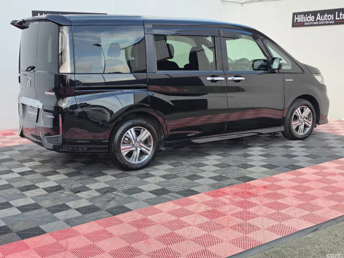 Honda Stepwagon MPV, Petrol Hybrid, 2017, Black