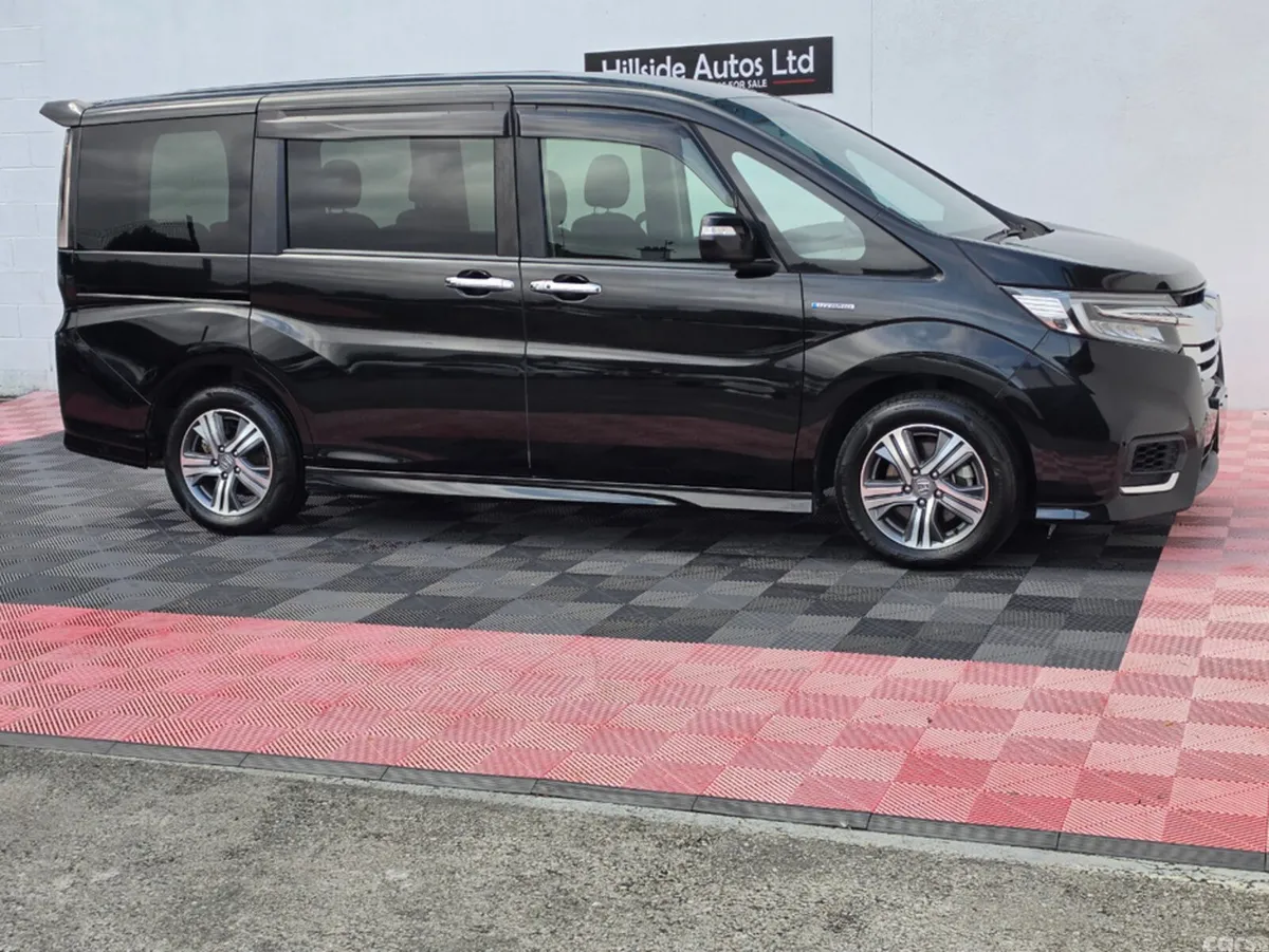 Honda Stepwagon MPV, Petrol Hybrid, 2017, Black