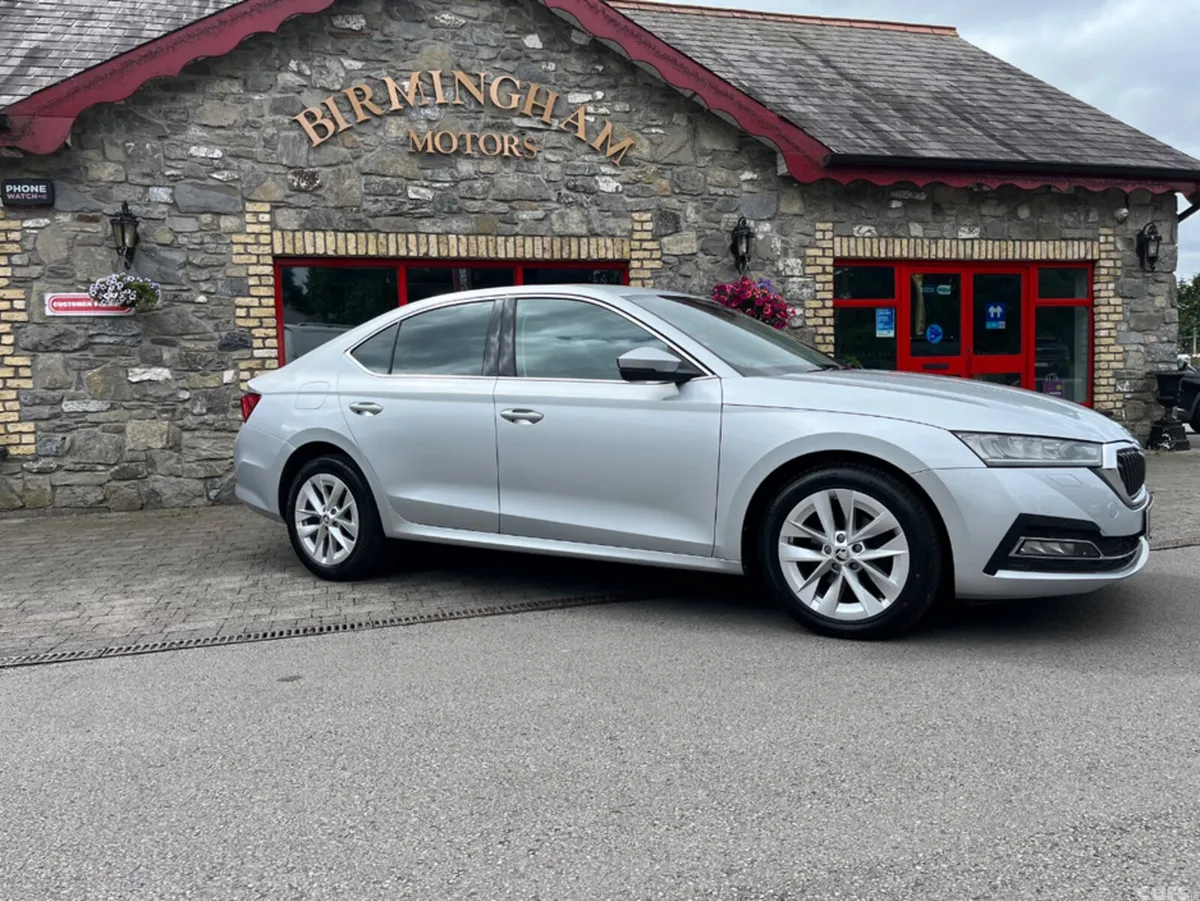 Skoda Octavia Hatchback, Diesel, 2022, Silver
