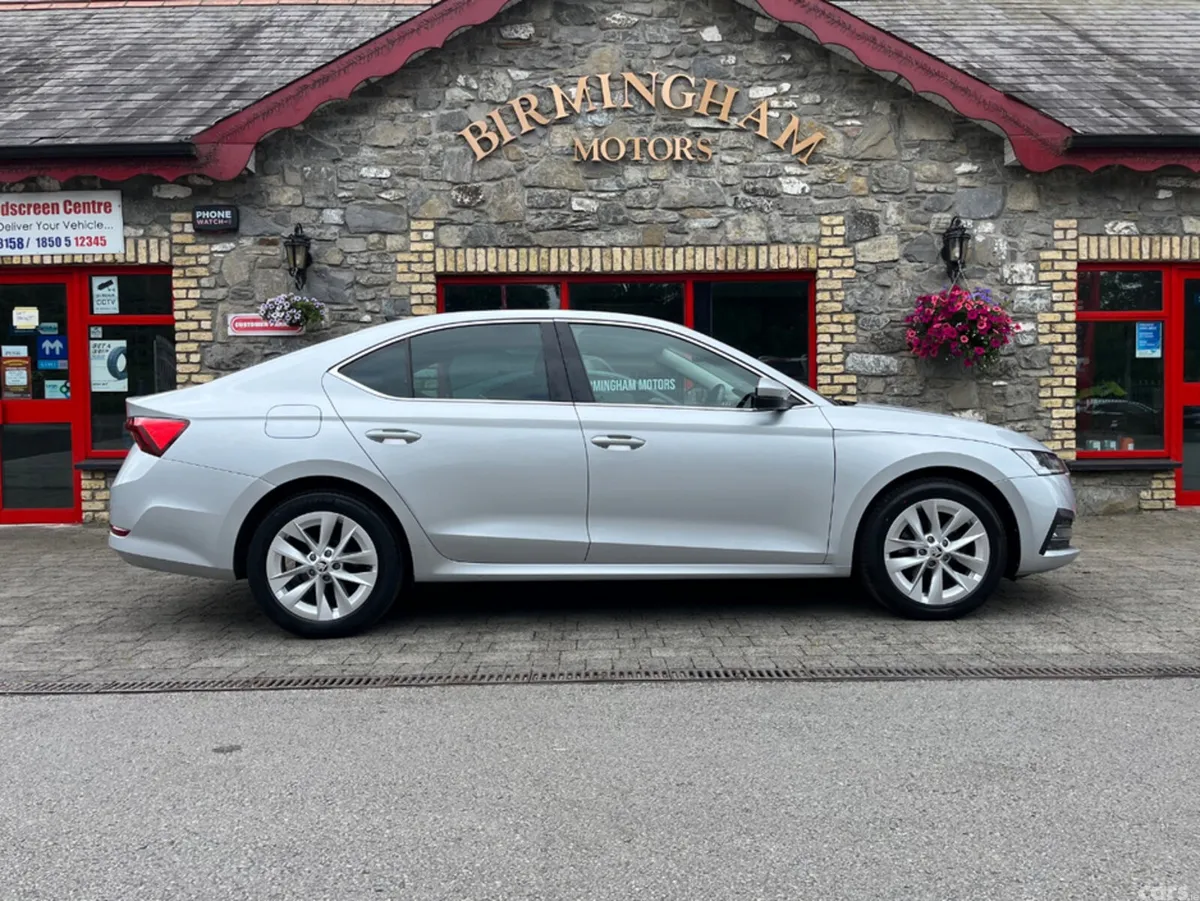 Skoda Octavia Hatchback, Diesel, 2022, Silver