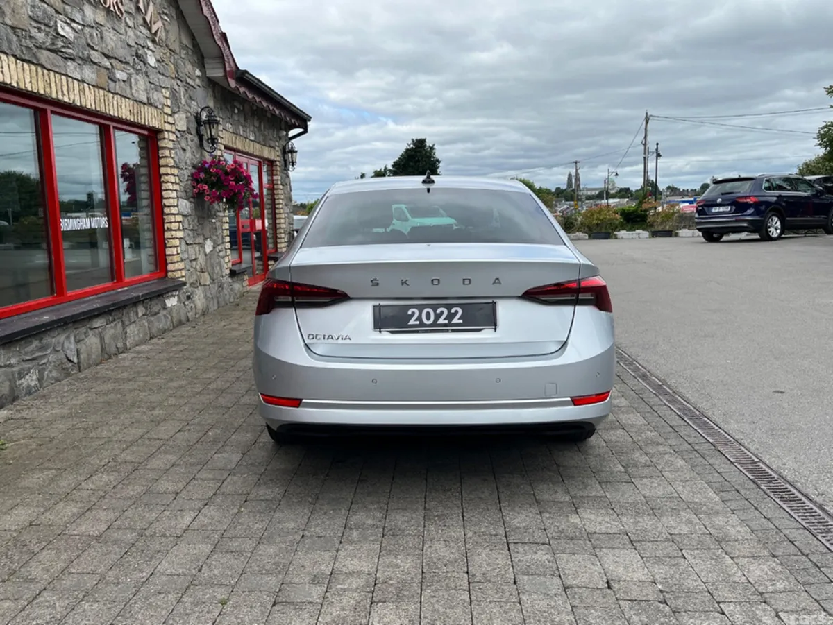 Skoda Octavia Hatchback, Diesel, 2022, Silver