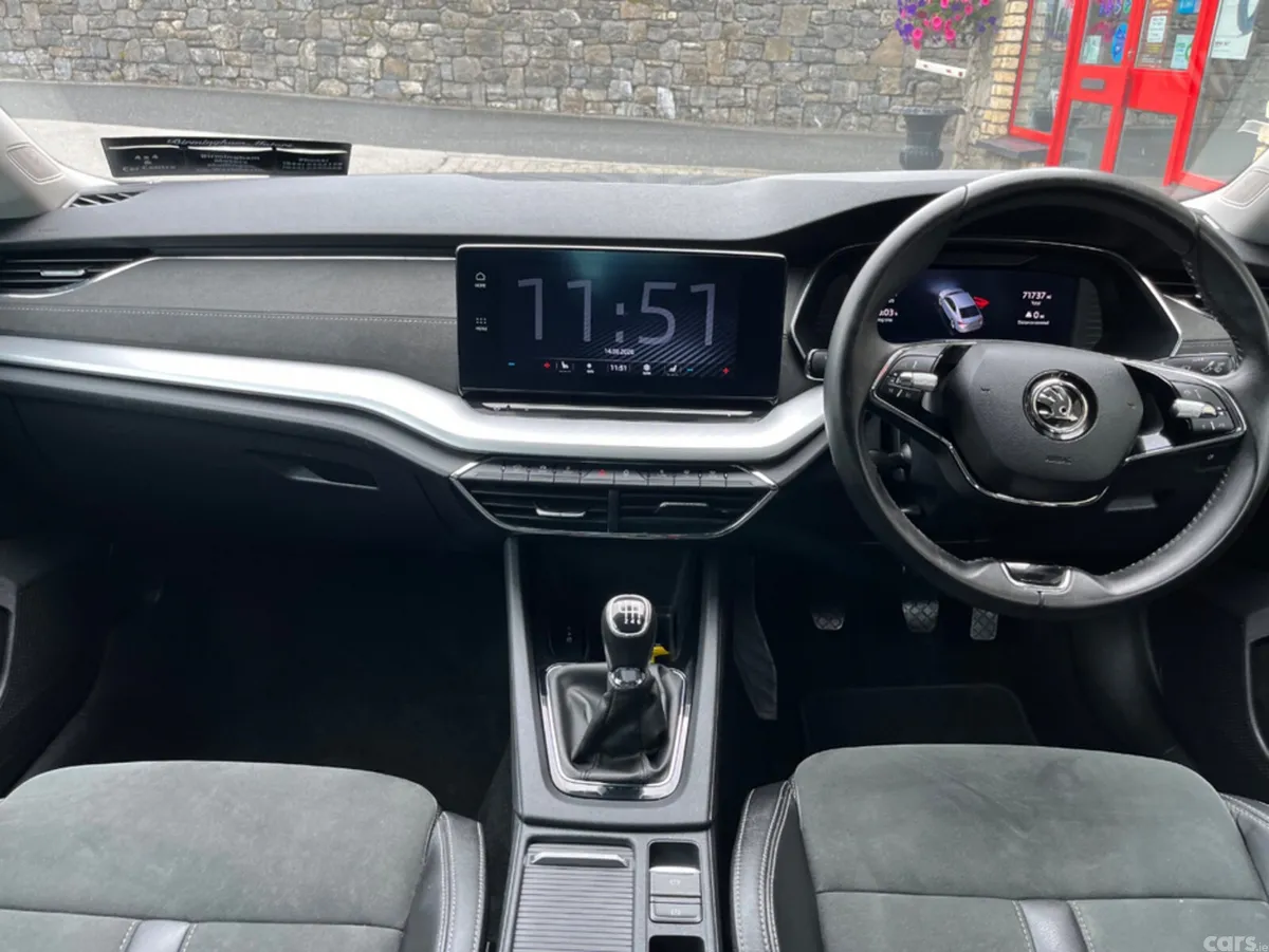 Skoda Octavia Hatchback, Diesel, 2022, Silver