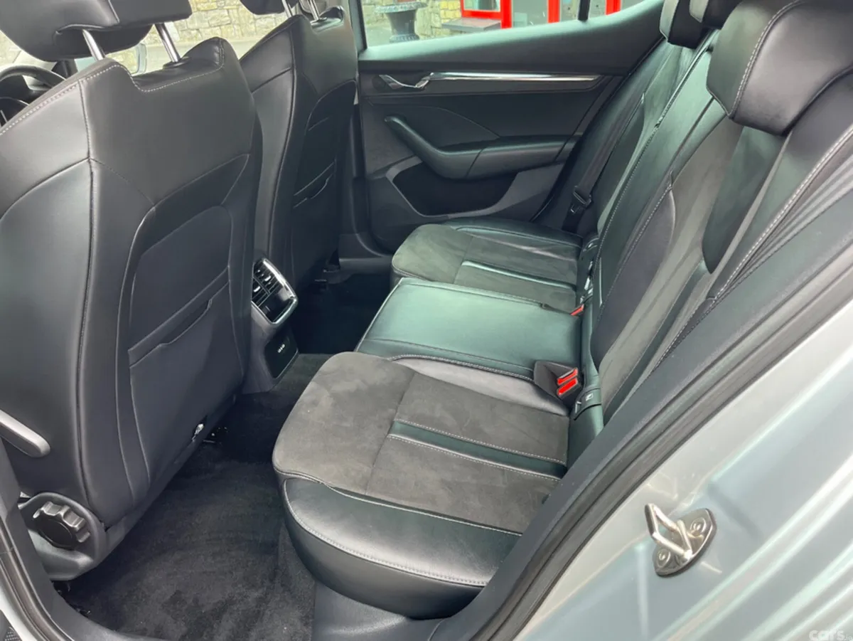 Skoda Octavia Hatchback, Diesel, 2022, Silver