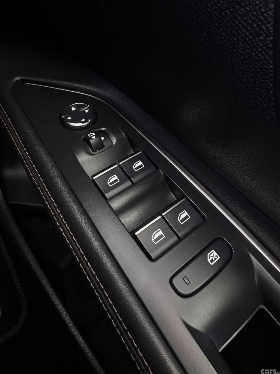 Peugeot 5008 MPV, Diesel, 2021, Brown