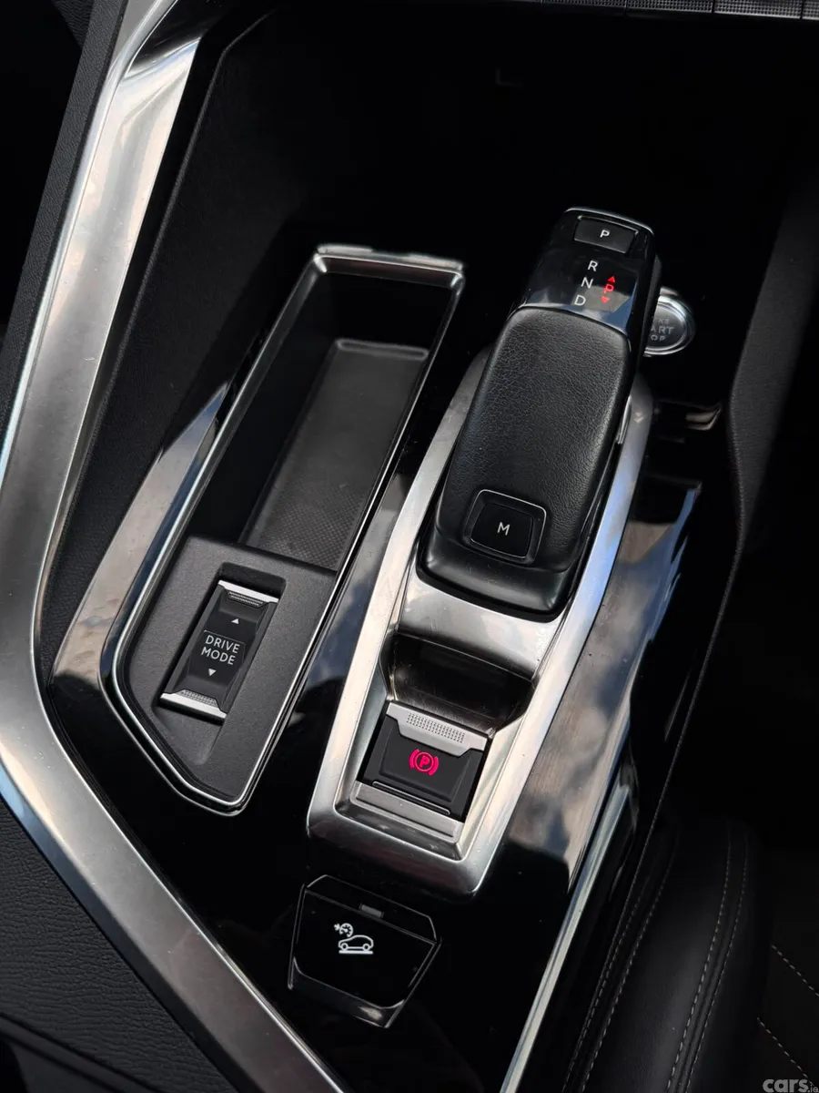 Peugeot 5008 MPV, Diesel, 2021, Brown