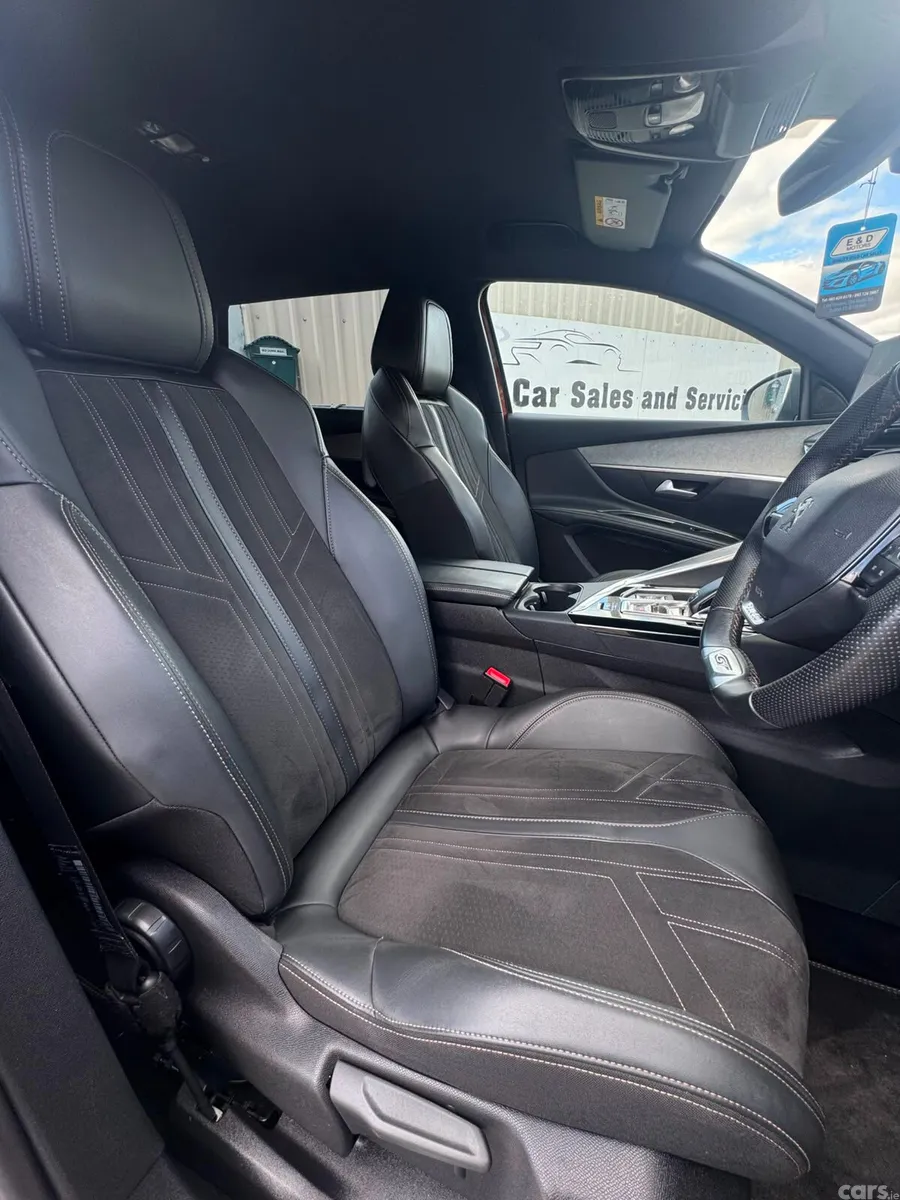 Peugeot 5008 MPV, Diesel, 2021, Brown