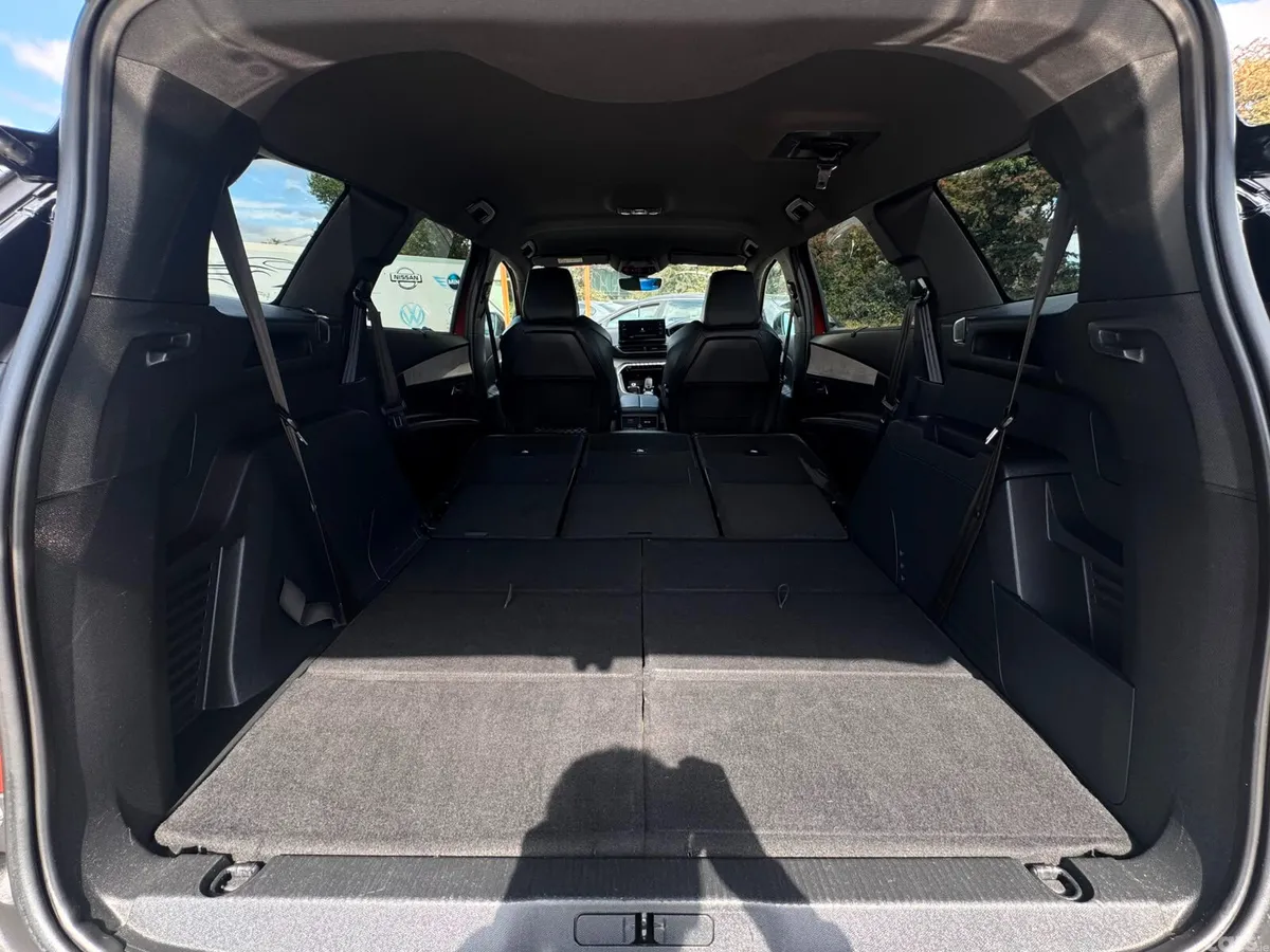 Peugeot 5008 MPV, Diesel, 2021, Brown