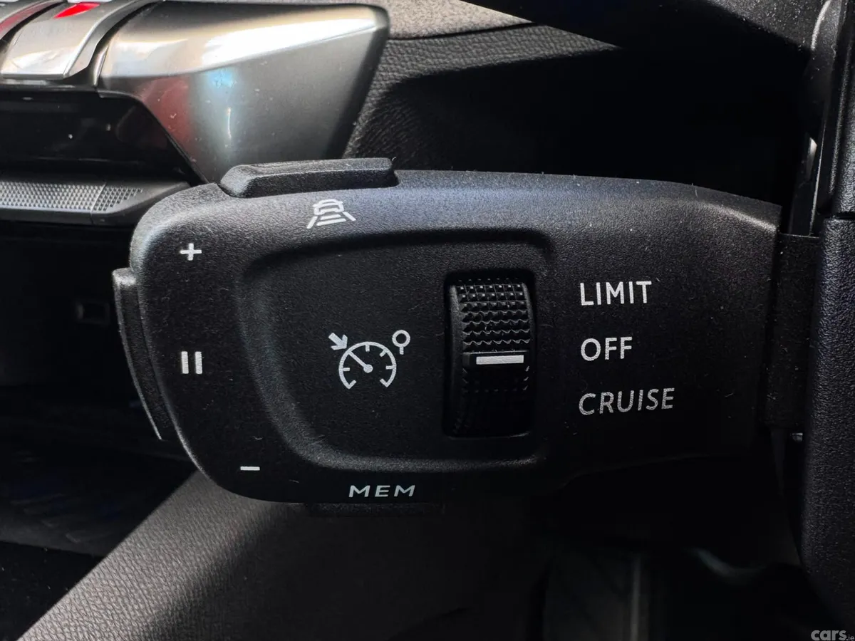 Peugeot 5008 MPV, Diesel, 2021, Brown