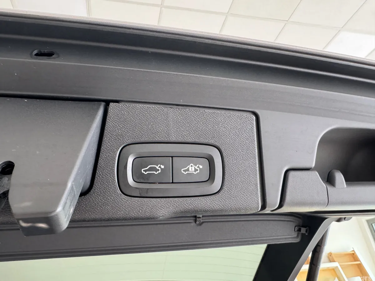 Volvo XC60 SUV, Petrol Plug-in Hybrid, 2025, Grey