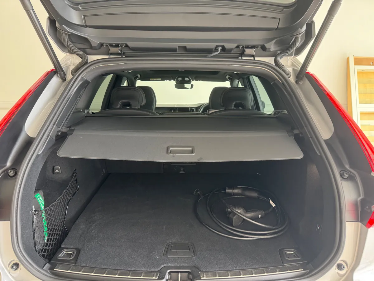 Volvo XC60 SUV, Petrol Plug-in Hybrid, 2025, Grey