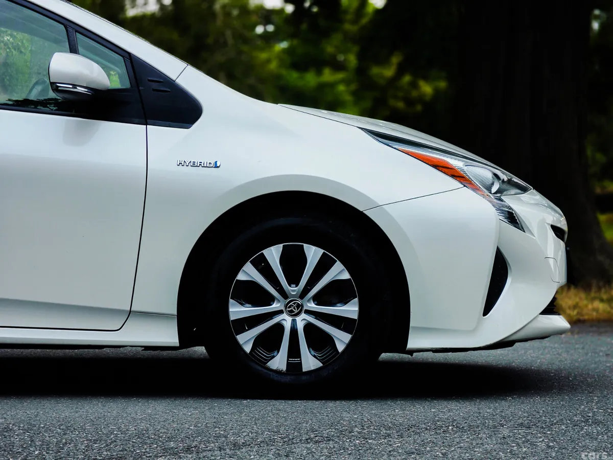 Toyota Prius Hatchback, Petrol Hybrid, 2018, Silver