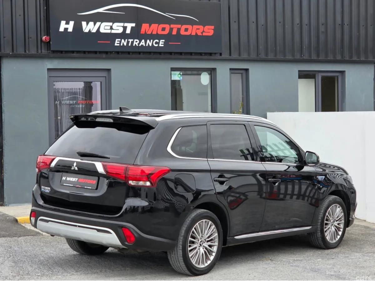 Mitsubishi Outlander Estate, Petrol Plug-in Hybrid, 2021, Black