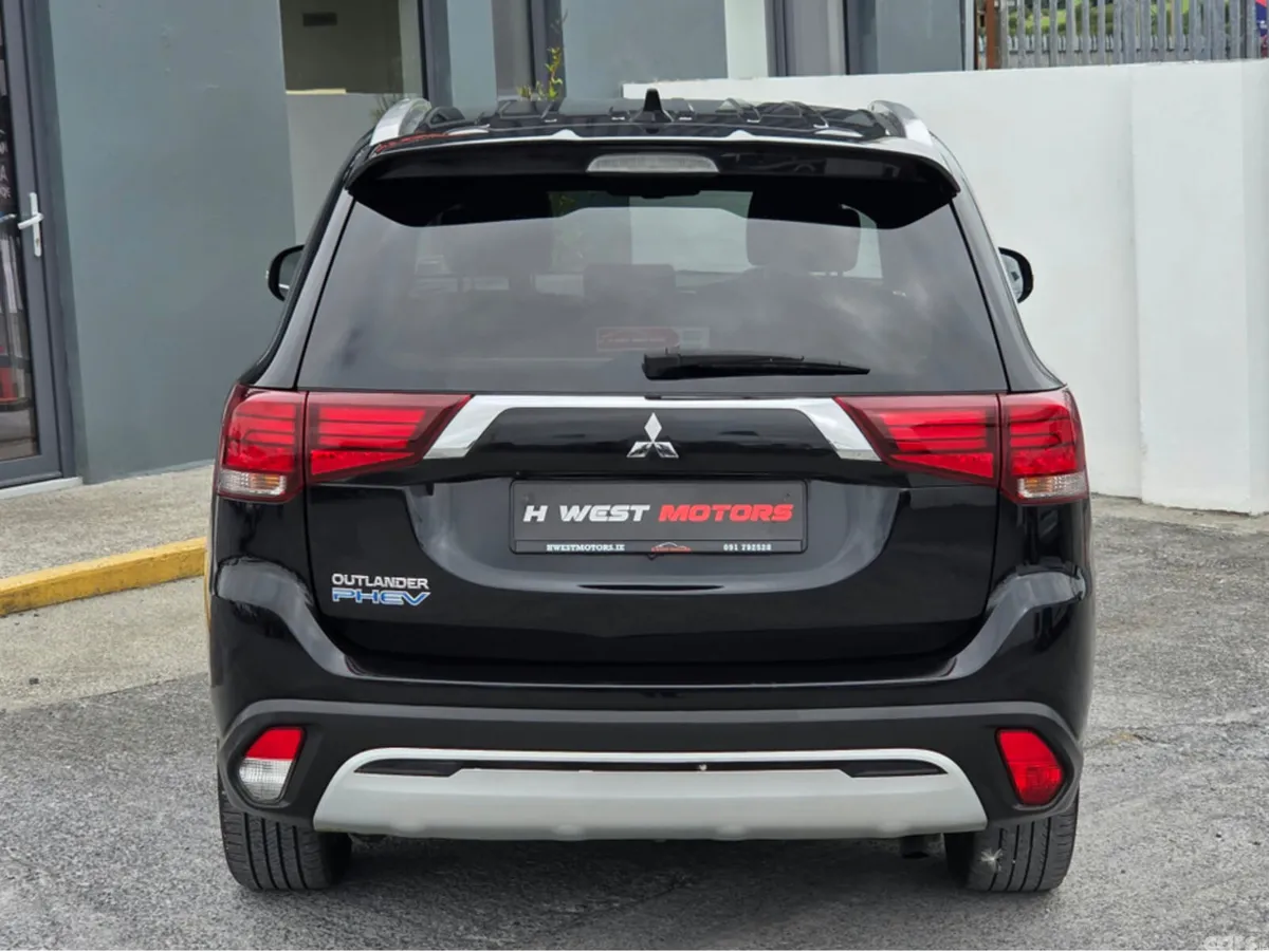 Mitsubishi Outlander Estate, Petrol Plug-in Hybrid, 2021, Black