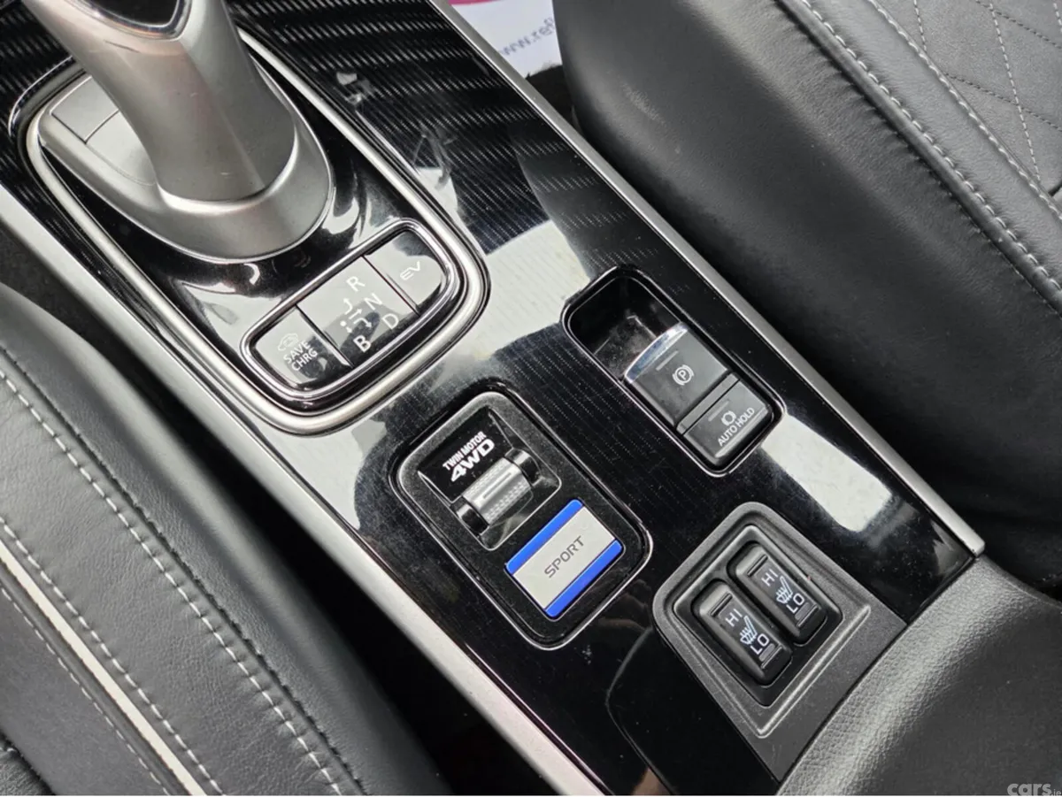 Mitsubishi Outlander Estate, Petrol Plug-in Hybrid, 2021, Black