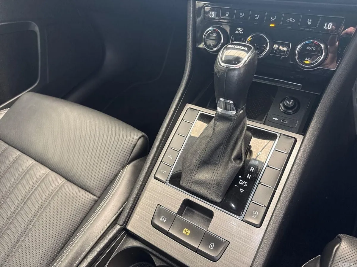 Skoda Superb Saloon, Diesel, 2023, Grey