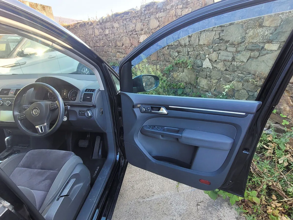 Volkswagen Touran MPV, Petrol, 2013, Black