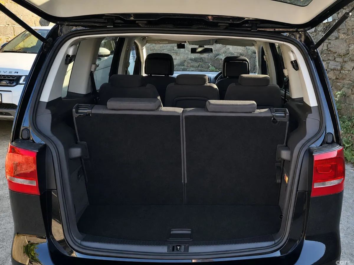 Volkswagen Touran MPV, Petrol, 2013, Black