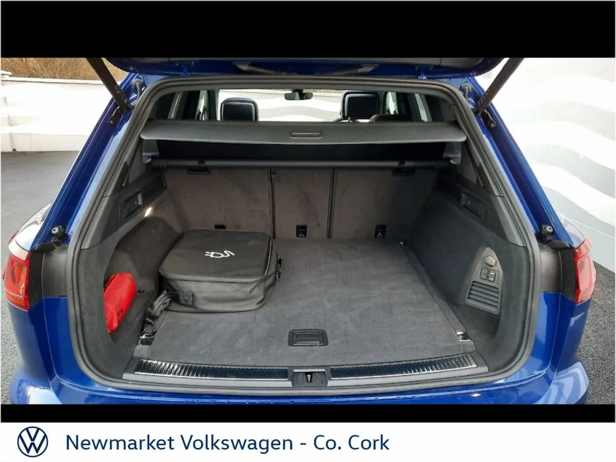 Volkswagen Touareg SUV, Petrol Plug-in Hybrid, 2021, Blue