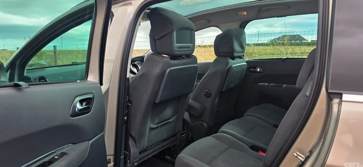 Peugeot 5008 MPV, Diesel, 2015, Grey