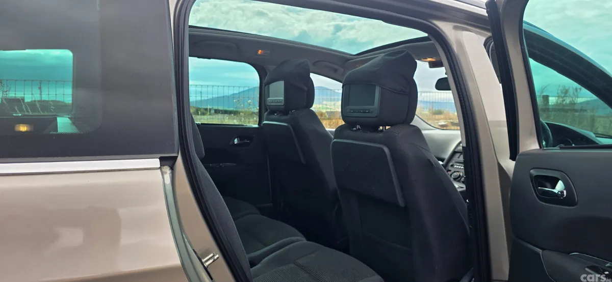 Peugeot 5008 MPV, Diesel, 2015, Grey