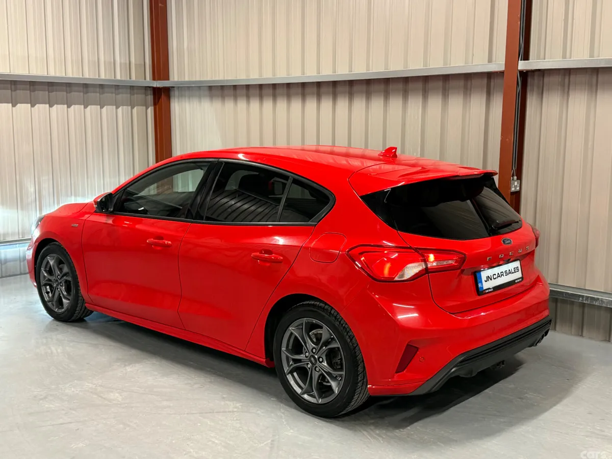 Ford Focus Hatchback, Diesel, 2020, Red