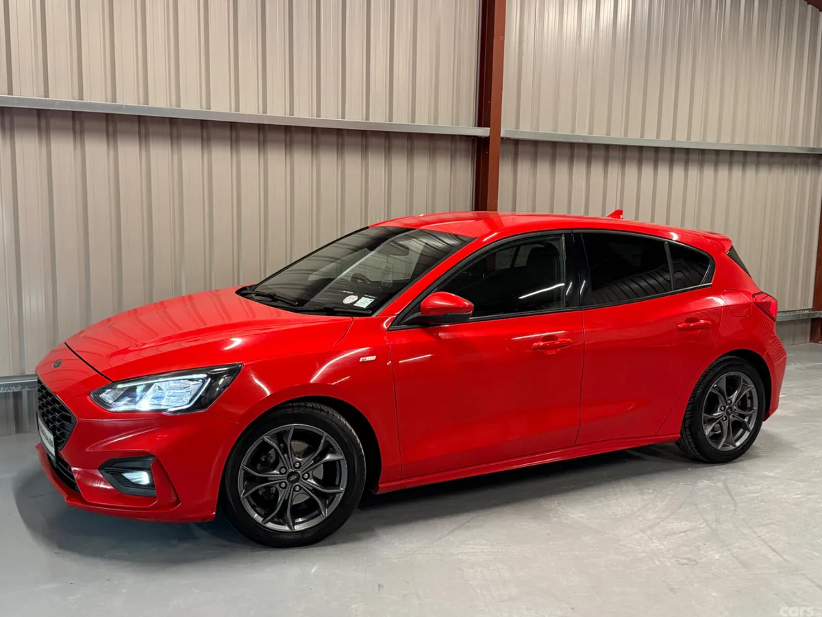 Ford Focus Hatchback, Diesel, 2020, Red