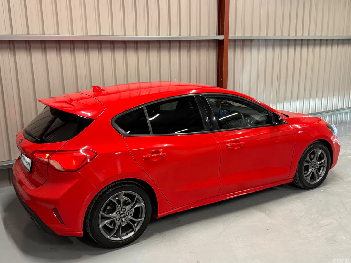 Ford Focus Hatchback, Diesel, 2020, Red
