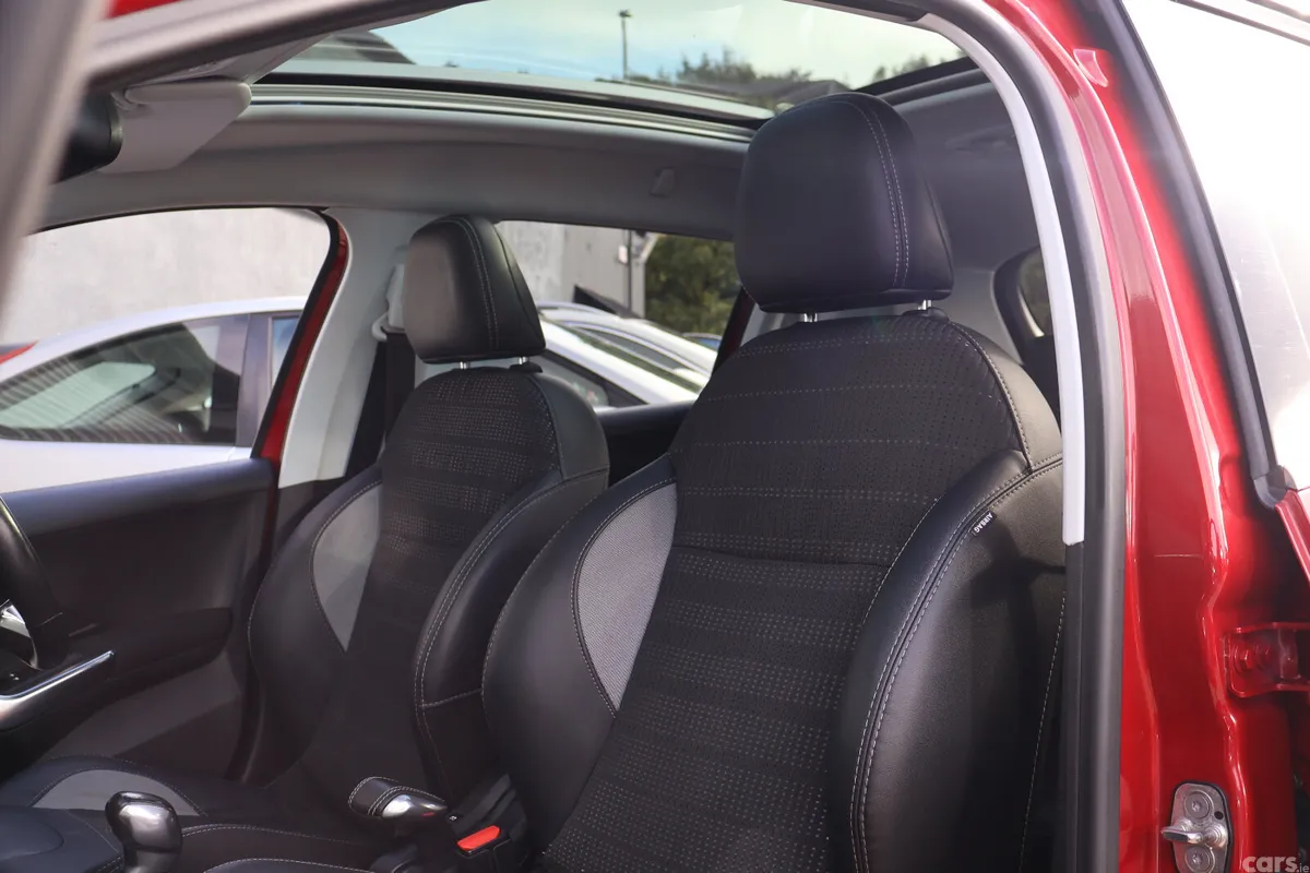 Peugeot 2008 Estate, Diesel, 2017, Red