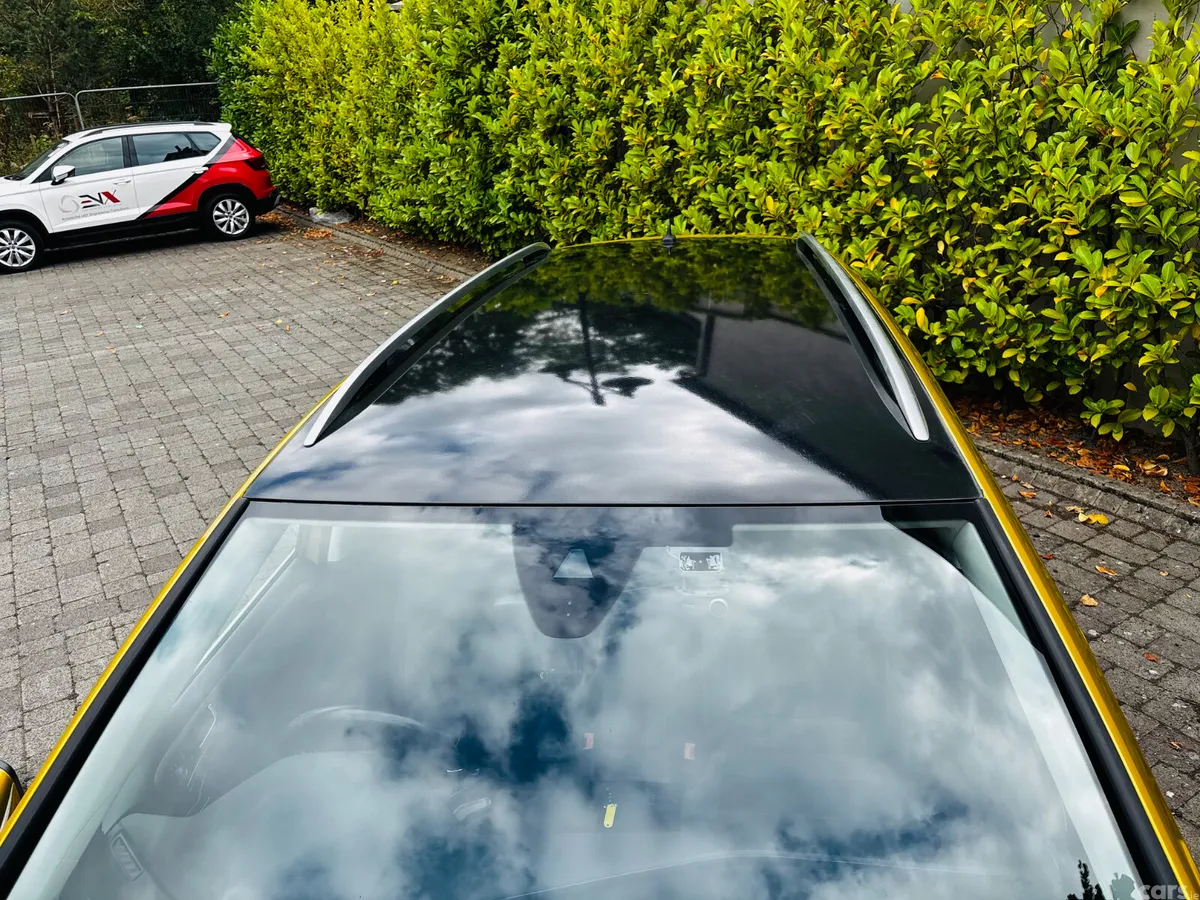 Volkswagen Golf Estate, Petrol, 2017, Gold