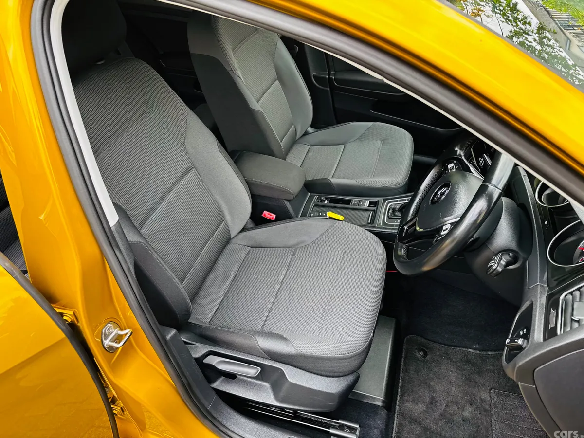 Volkswagen Golf Estate, Petrol, 2017, Gold