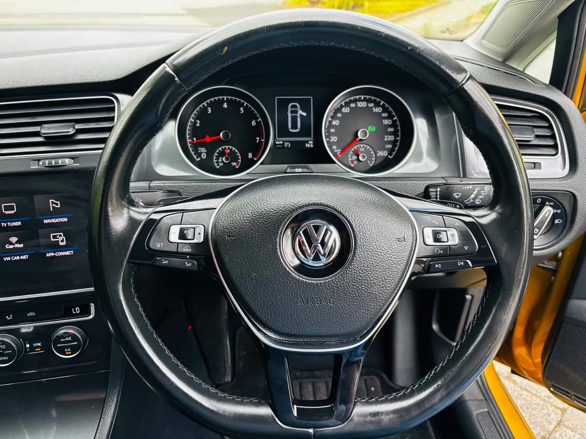 Volkswagen Golf Estate, Petrol, 2017, Gold