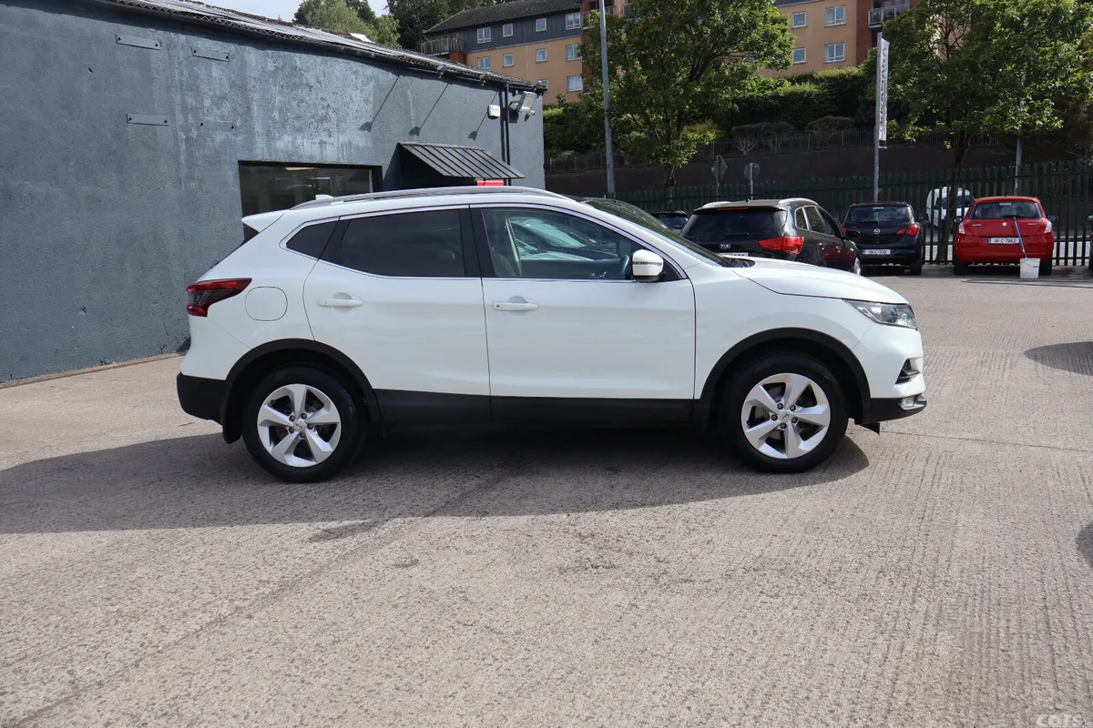 Nissan Qashqai MPV, Diesel, 2019, White