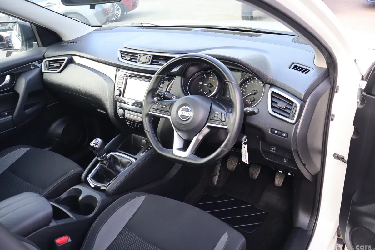 Nissan Qashqai MPV, Diesel, 2019, White