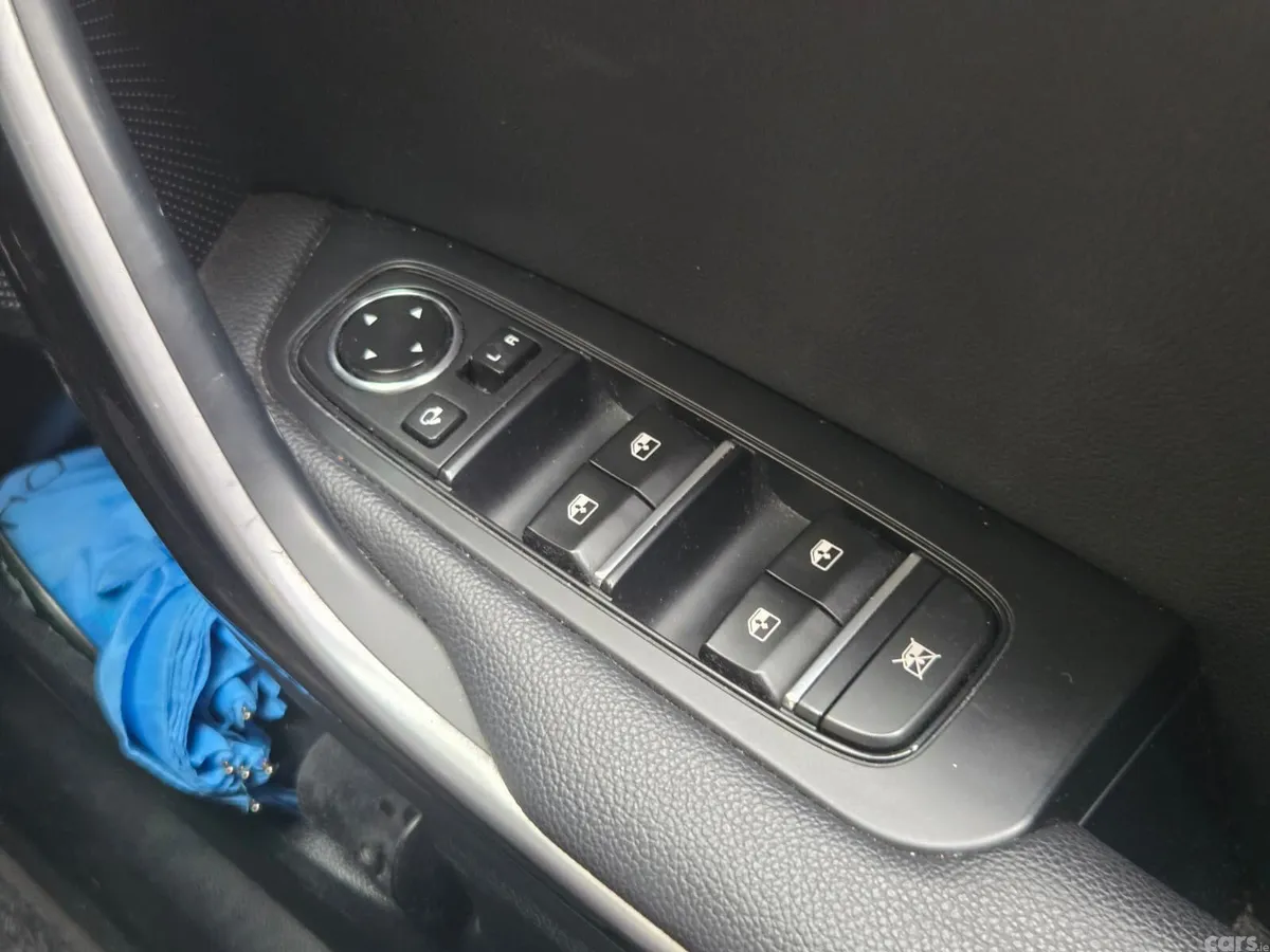 Kia XCeed Hatchback, Petrol Plug-in Hybrid, 2022, Red