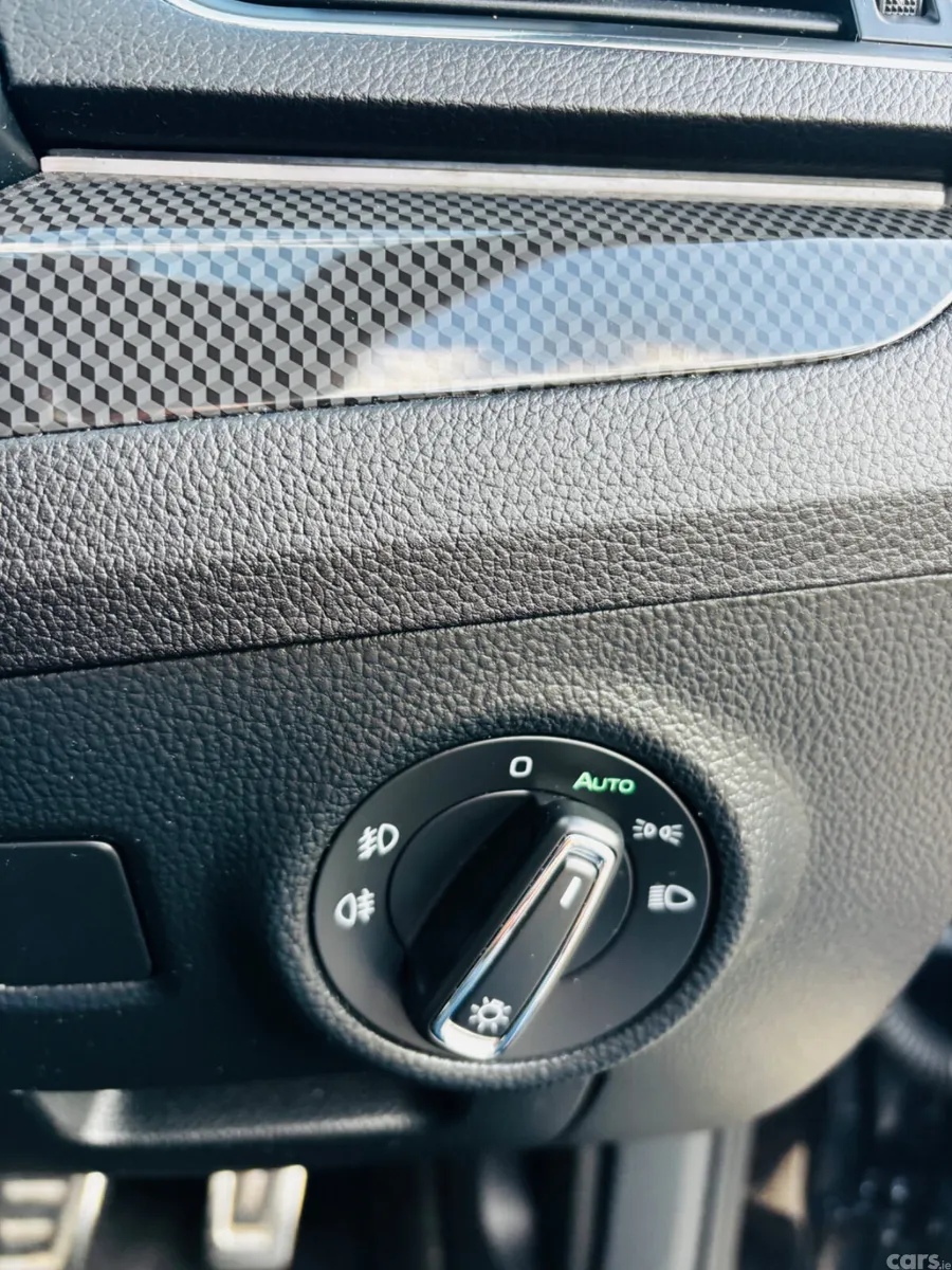 Skoda Superb Hatchback, Diesel, 2018, Black