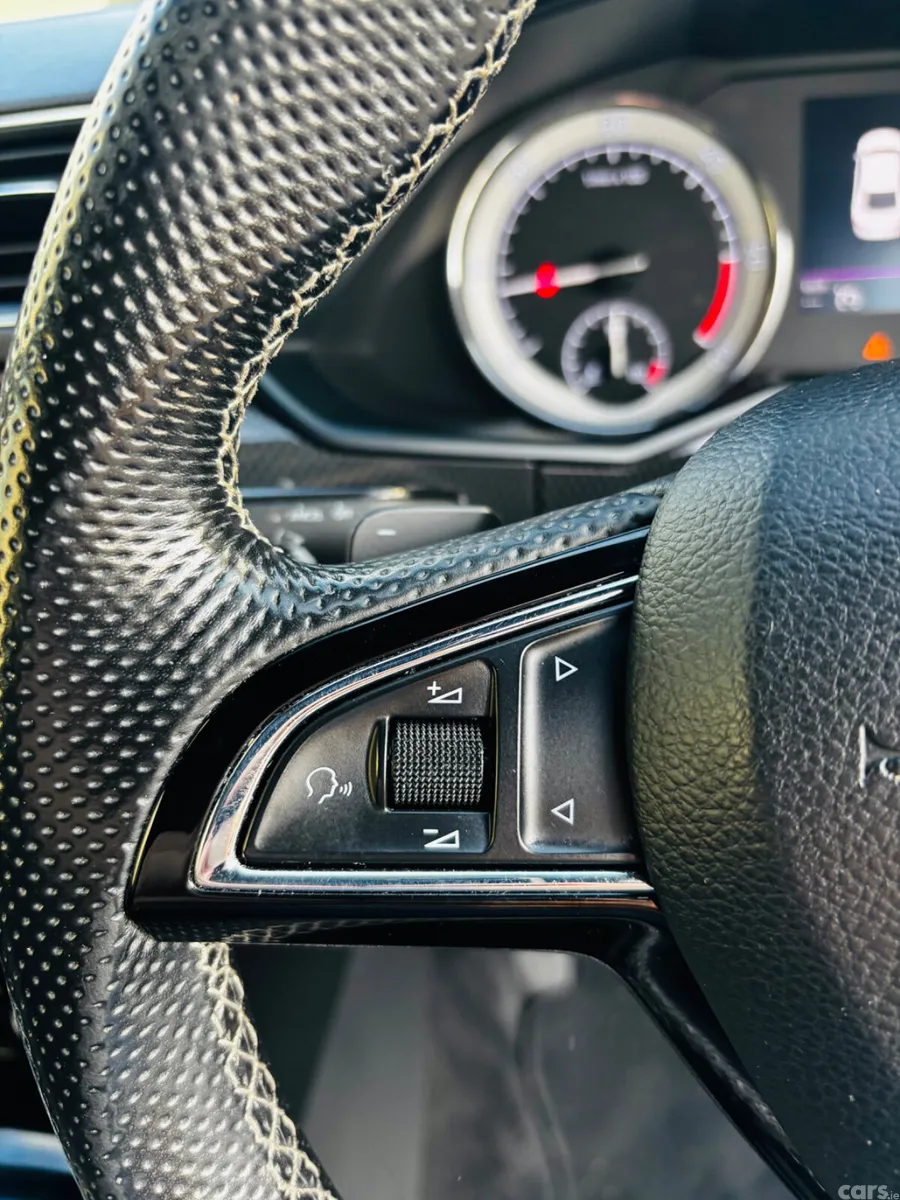 Skoda Superb Hatchback, Diesel, 2018, Black
