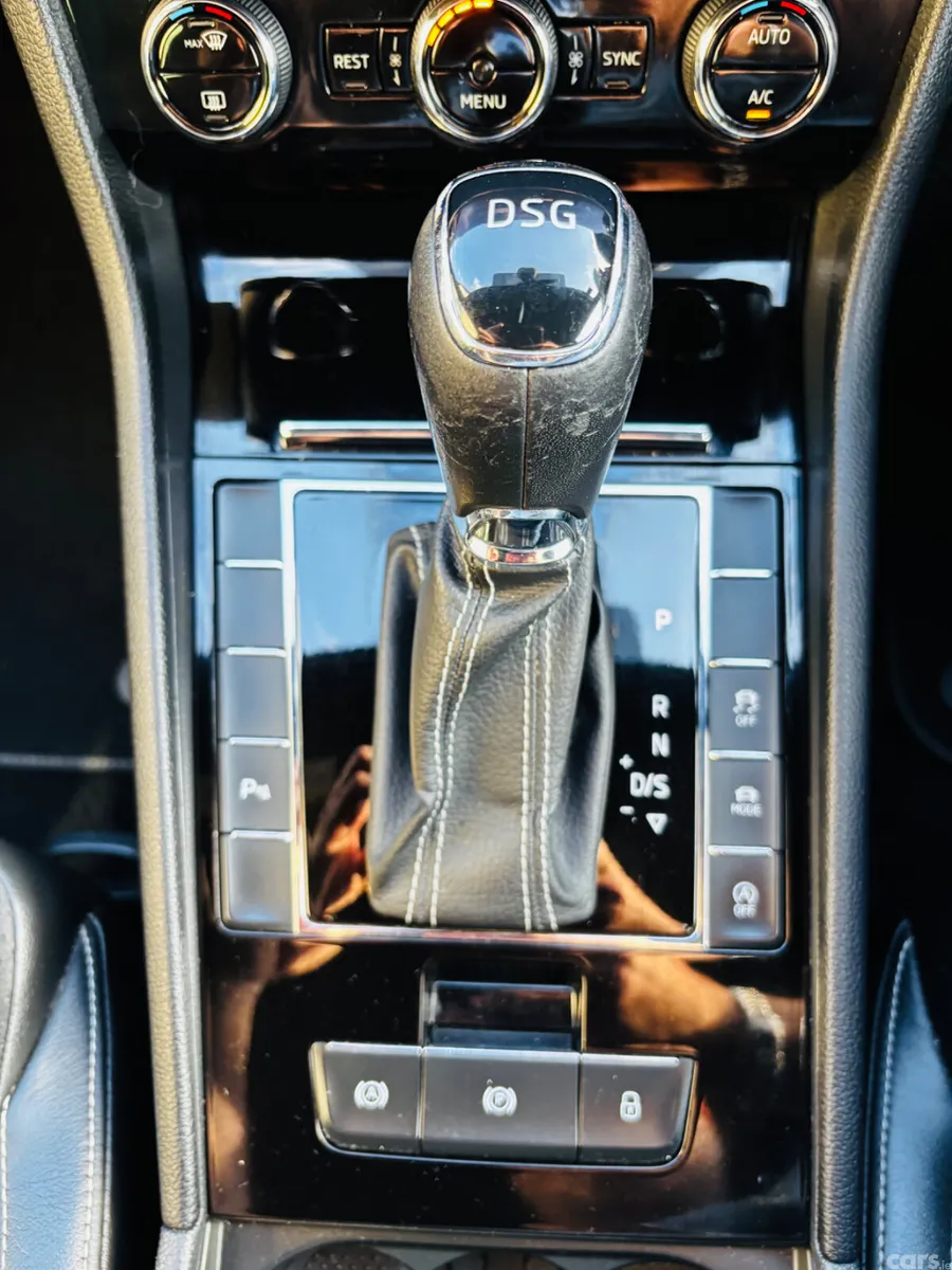 Skoda Superb Hatchback, Diesel, 2018, Black