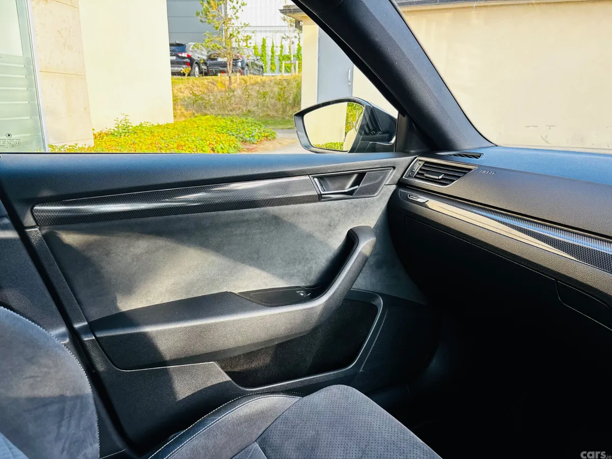 Skoda Superb Hatchback, Diesel, 2018, Black