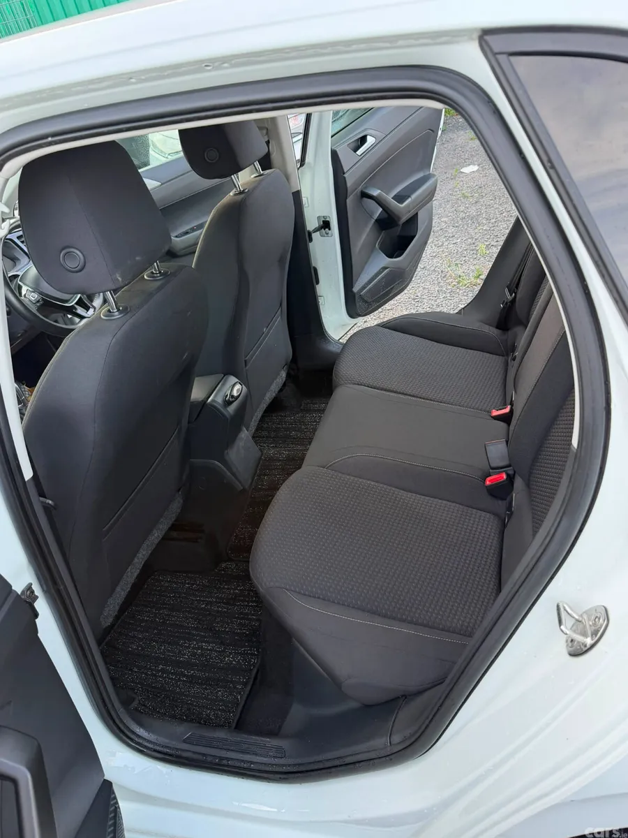 Volkswagen Polo Hatchback, Petrol, 2018, White