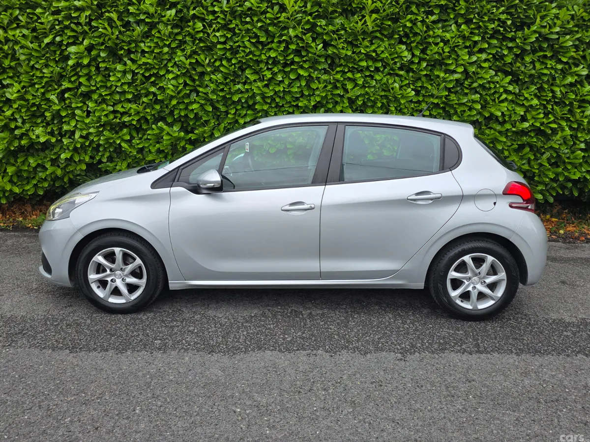 Peugeot 208 Hatchback, Petrol, 2016, Grey